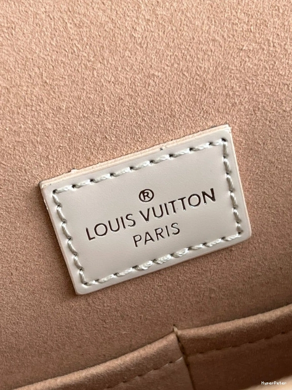 LOUIS BB VUITTON CHANELUNY 0810